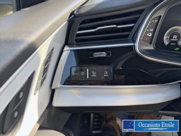 AUDI Q8 55 TFSI e 381ch S line quattro tiptronic 8