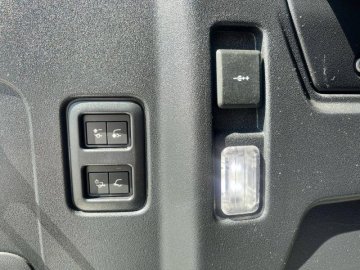 LAND-ROVER Defender 110 2.0 P400e X-Dynamic 75th Limited Edition