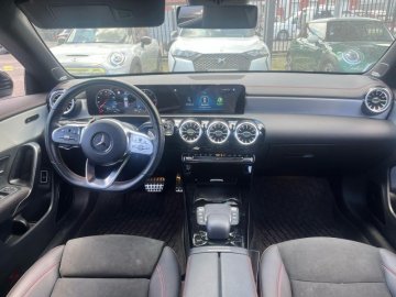 MERCEDES-BENZ CLA Shooting Brake 220 d 190ch AMG Line 8G-DCT