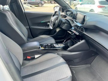 PEUGEOT 2008 e-2008 136ch Allure