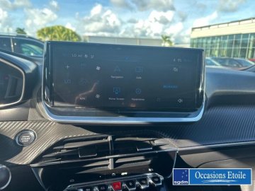PEUGEOT 2008 e-2008 136ch Style
