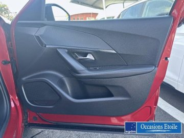PEUGEOT 2008 e-2008 136ch Style